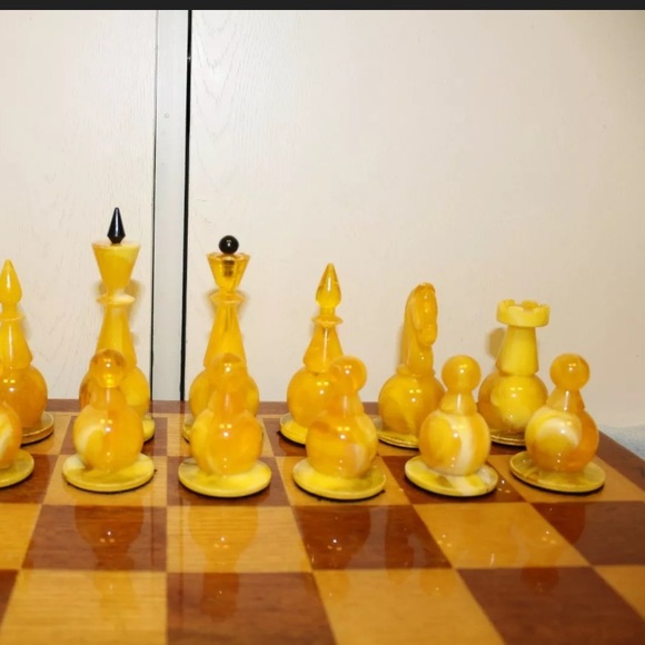 Baltic Sea Amber Vintage Chess Gift Set - Picture 5 of 11